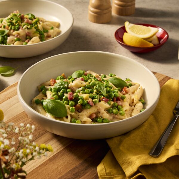 Recept Carbonara penne pasta met pancetta en tuinerwten Grand'Italia