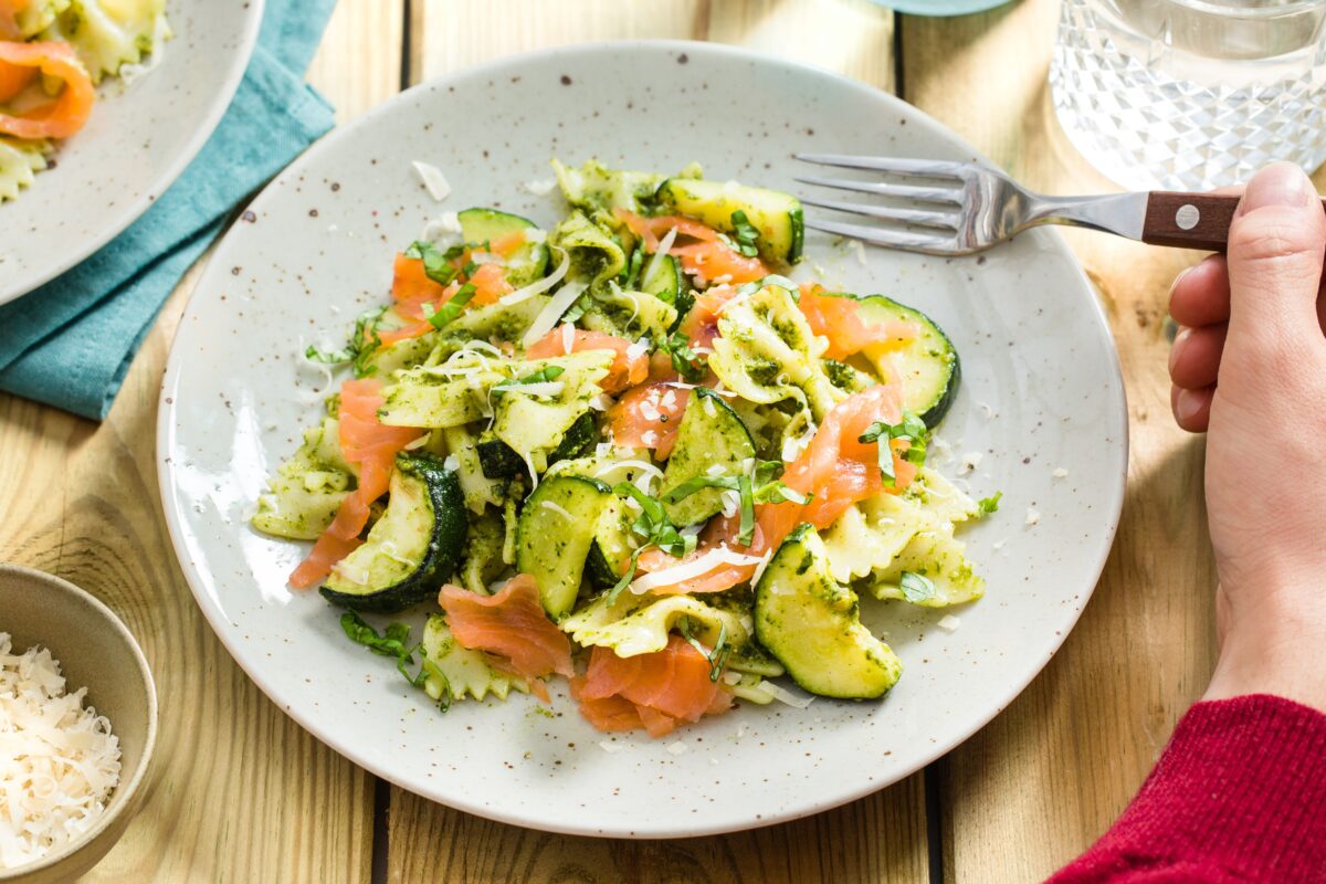 Recept Farfalle met pesto zalm en courgette Grand'Italia